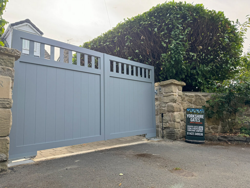 Double Aluminium Gate